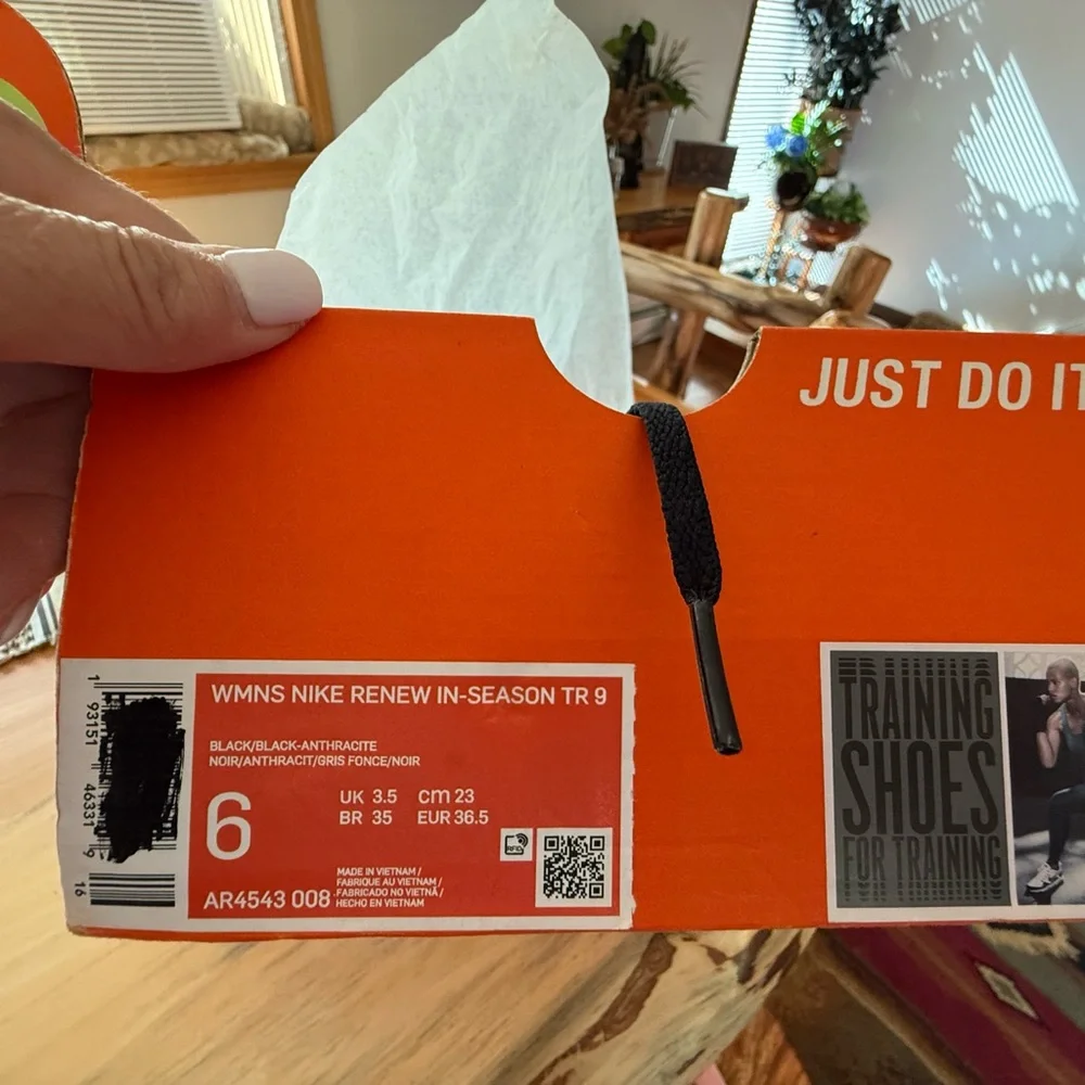 Nike Black and Gray Athletic Sneakers - Picture 8 of 8